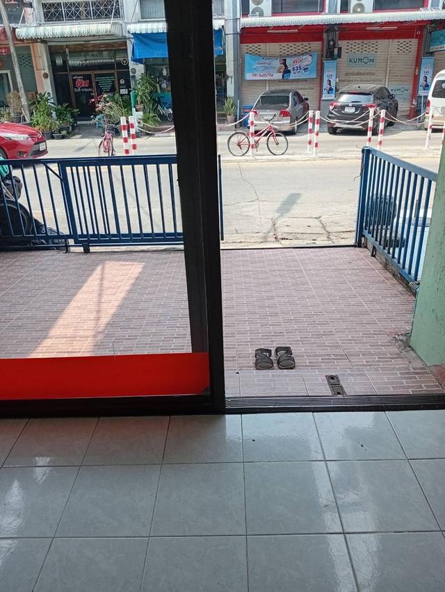 ให้เช่า อาคารพาณิชย์ 2 ชั้นครึ่ง หน้ากว้าง 4 เมตร ย่านรังสิต 8