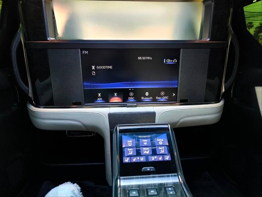 รหัส KPV8045 2020 LEXUS LM, 300h Executive 4 seat 10