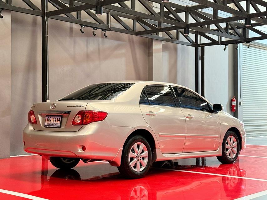 2010 TOYOTA COROLLA ALTIS 1.6 E รถมือเดียวออกป้ายแดง รถวิ่งน้อย เข้าศูนย์ทุกระยะ รถไม่เคยมีอุบัติเหตุครับ รูปย่อยที่ 3