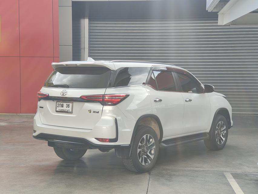 Toyota Fortuner 2.4 Leader 4WD AT  3
