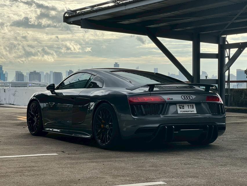 Audi R8 v10 performance 8