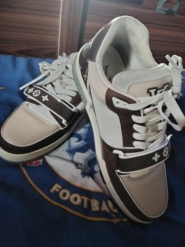 รองเท้าหลุยส์วิตตองมือ2