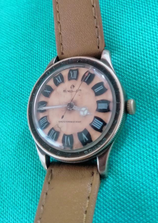 นาฬิกาสไตล์ vintage ระบบไขลาน