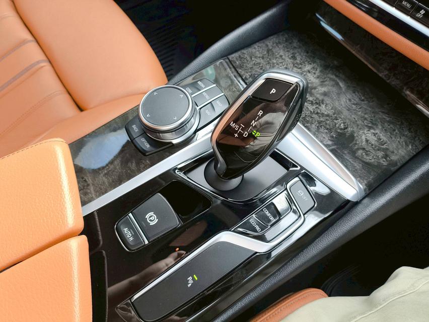 รถเข้าใหม่! BMW 520d Sport ปี 2017 (จด 2018) สีขาว 17