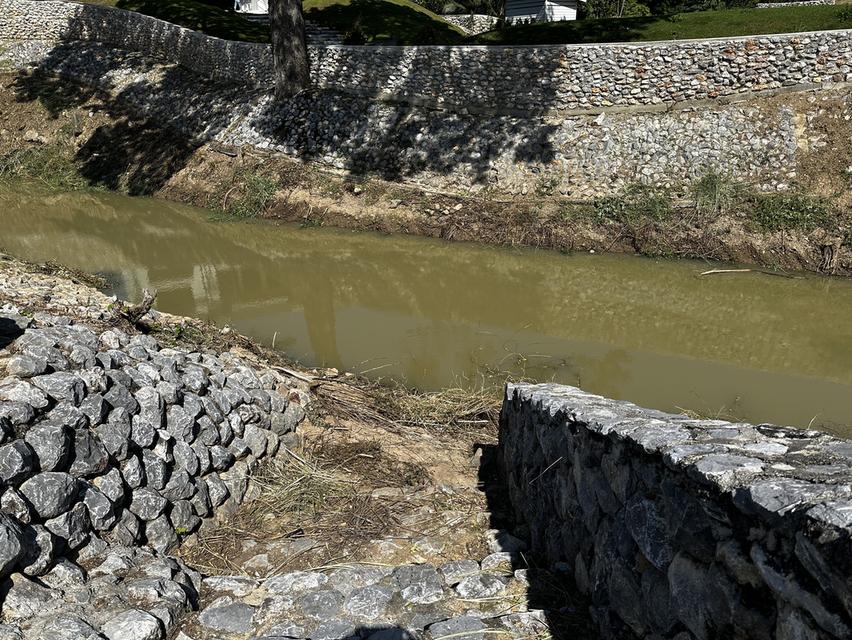 ที่ดินบนเนินสูง ติดน้ำ มองเห็นวิวเขาใหญ่  382 ตรว ถึง 1 ไร่ วิวเขาล้อมรอบ 360 องศา ใกล้ถนนผ่านศึก ที่สวย ทำเลดี 4