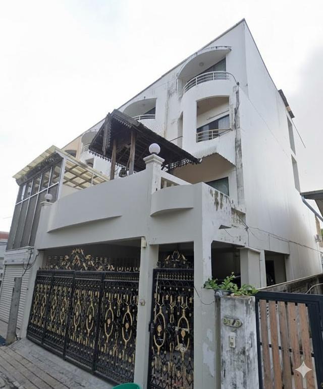 ทาวน์เฮ้าส์ 4 ชั้น ใกล้รถไฟฟ้า 3 สาย 1