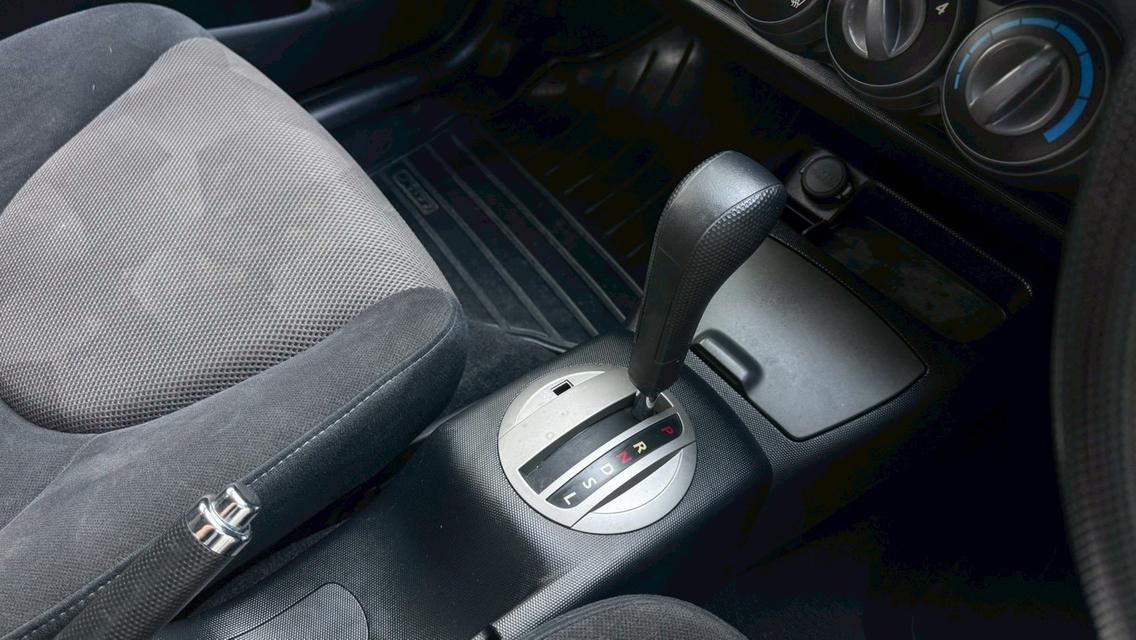 รหัสรถ TPV316 🎊 Honda Jazz 1.5 GD 🎊 2004 รูปที่ 13