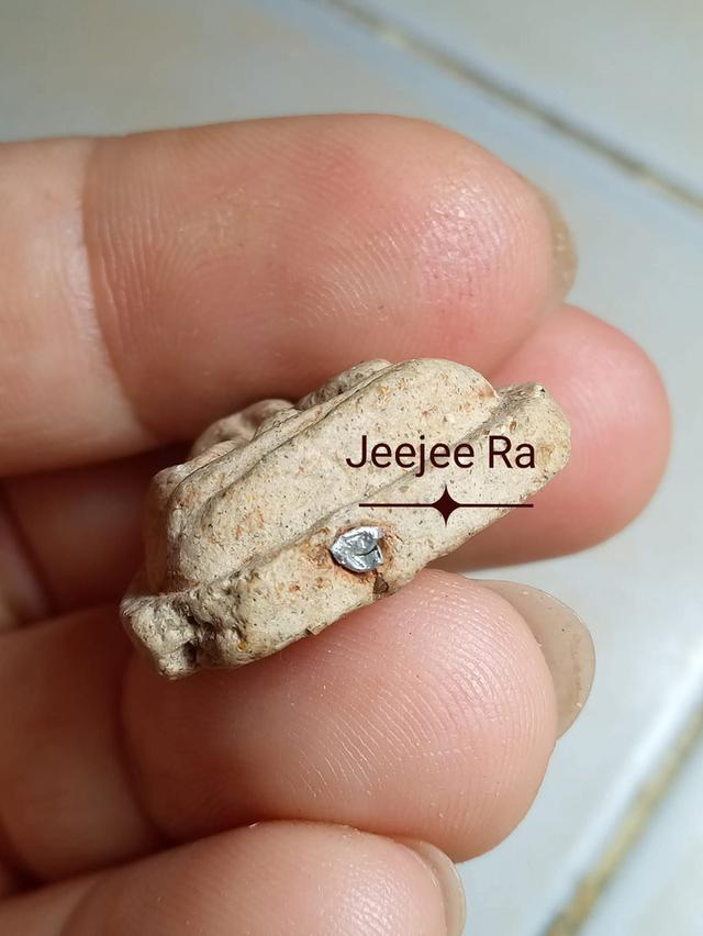 พระปิดตาเก่ามีมวลสารไม่ทราบที่