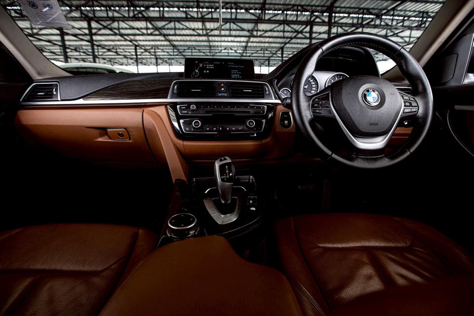 Bmw 320i Luxury ปี 2016 สีขาว สวยสภาพดี 15