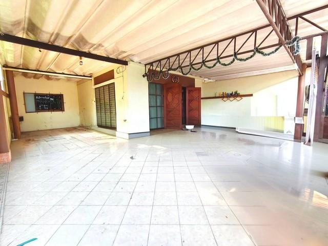 ขายบ้านสวยถูกอมตะชลบุรี หมู่บ้านแฟมิลี่ปาร์ค นาป่า 4ห้องนอน 2 ห้องน้ำ บ้านหลังใหญ่ต่อเติมสุดคุ้ม บ้านหลังริมจอดรถ 3 คัน 3