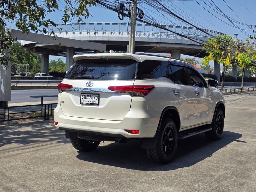 รหัส BAC7570 Toyota Fortuner 2.4 V 2WD ปี 2017 สีขาว 8