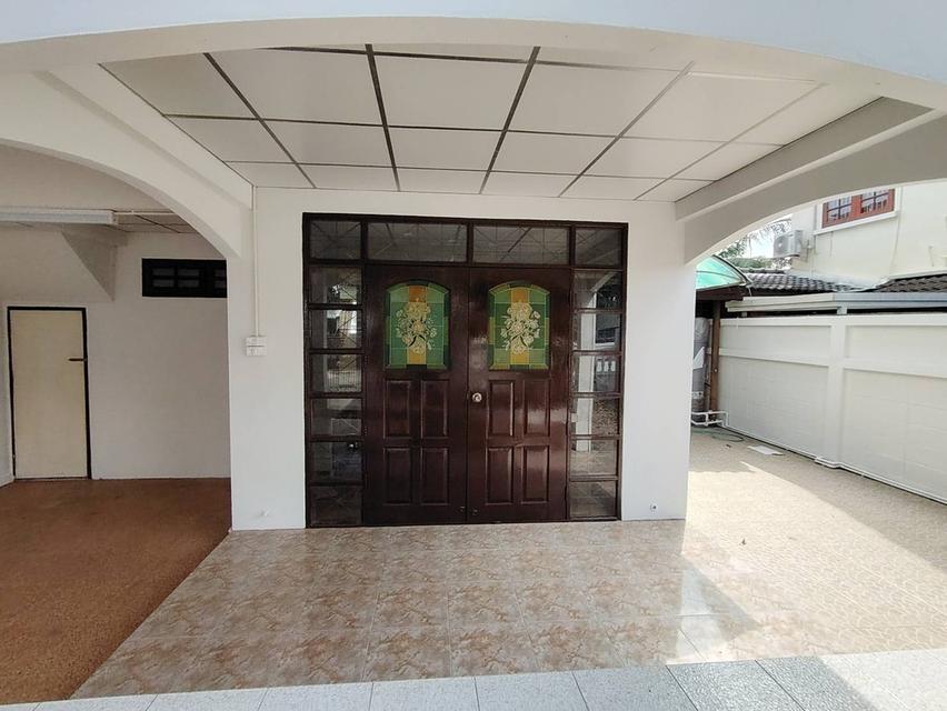 ให้เช่าหมู่บ้านวังทอง ติดถนนใหญ่ ซอยวิภาวดีรังสิต 47 บ้านแฝด 2 ชั้น มี 3 ห้องนอน 2 ห้องน้ำ 4