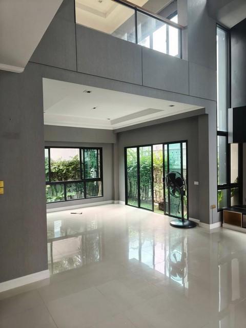 ขายบ้านเดี่ยว 3 ชั้นโครงการ ศุภาลัย เอสเซ้นส์ ลาดพร้าว 107 Supalai Essence Ladprao 2
