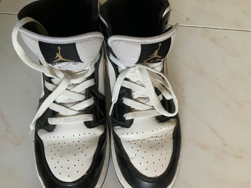 Jordan 1 Mid Patent Black White Gold รูปที่ 4