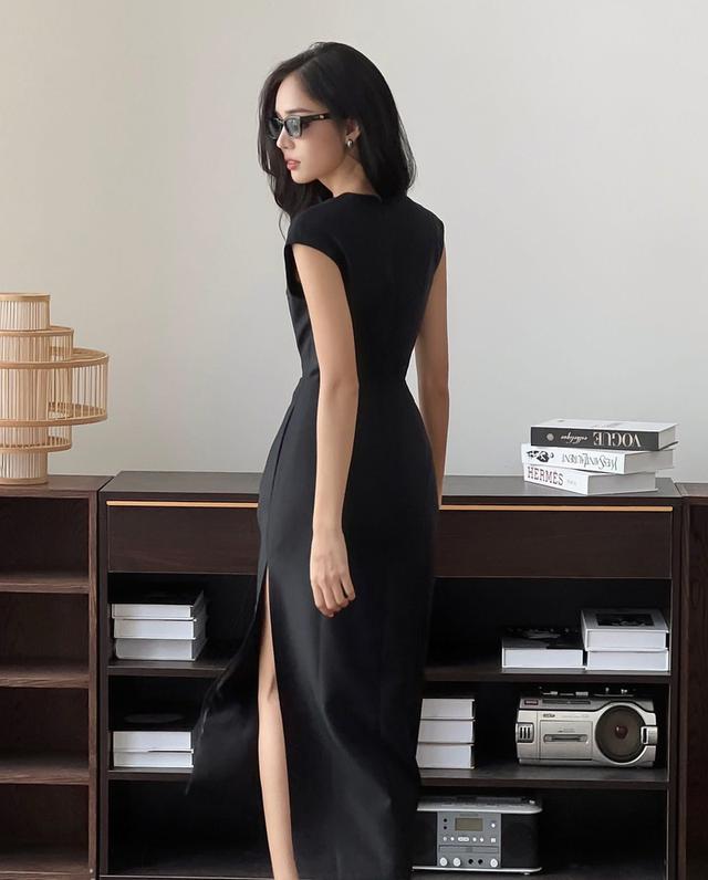 ชุดเวียดนาม แบรนด์แท้ สภาพดี ใส่ลองครั้งเดียว