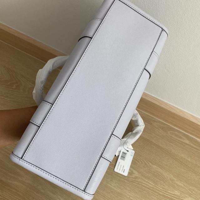 กระเป๋า guess ของใหม่ป้ายห้อย