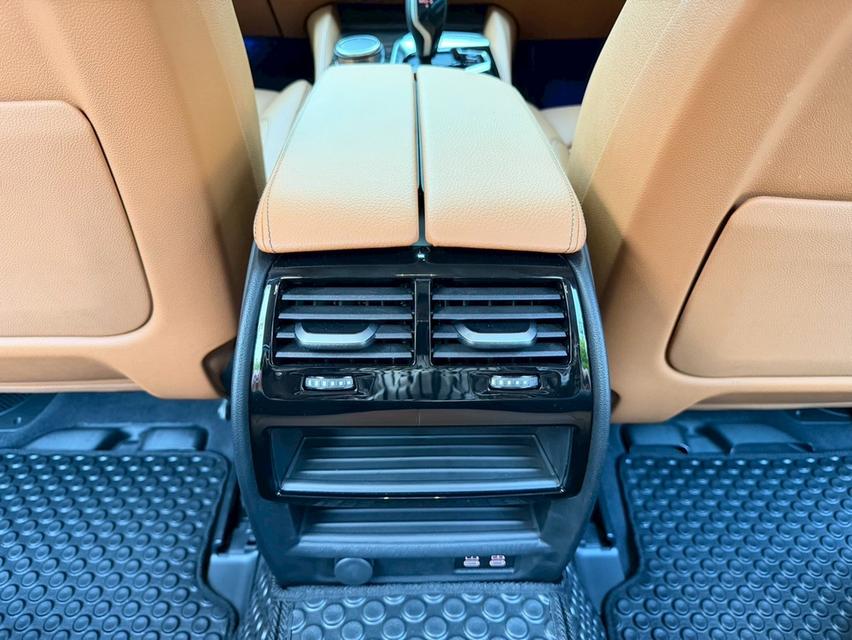 Bmw 530e Luxury Plug-in Hybrid LCI ปี 24 สีเทาดำ รูปที่ 12