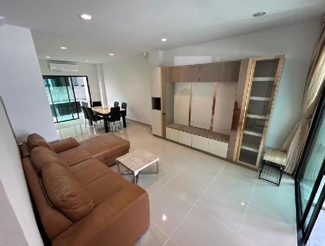 For Rent ให้เช่าทาวน์โฮม 3 ชั้น โครงการ พรีเมียม เพลส พหลโยธิน รามอินทรา / หลังมุม  4