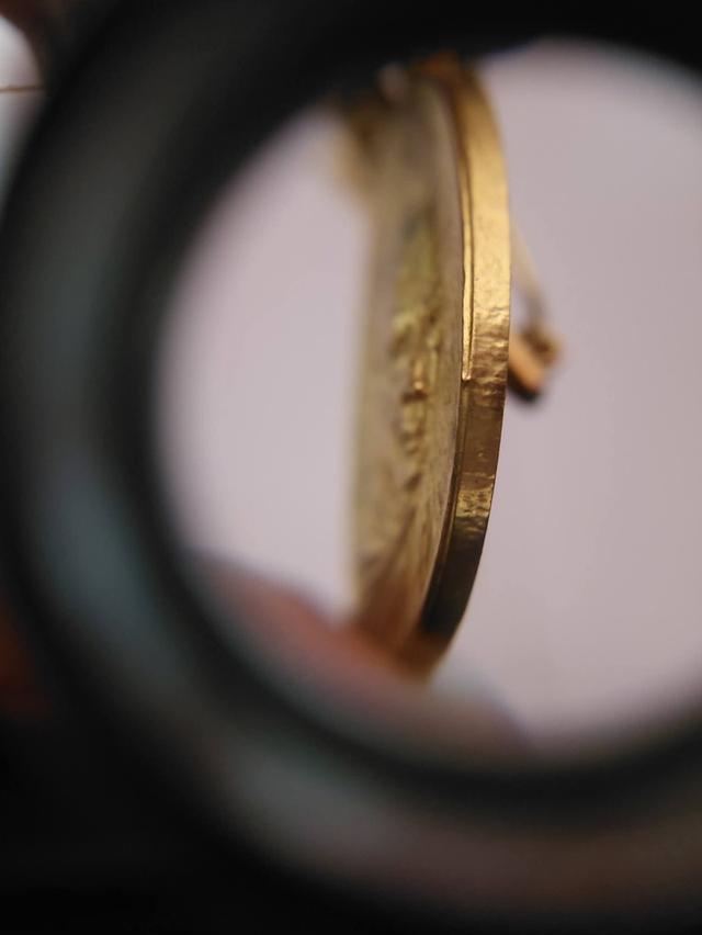 เหรียญกิ่งไผหลวงพ่อเกษม เขมโก กะไหล่ทอง(กรรมการ) ปี2518