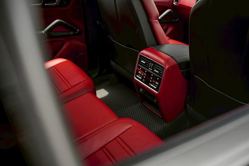 Cayenne Coupe 3.0 V6 e-Hybrid 11