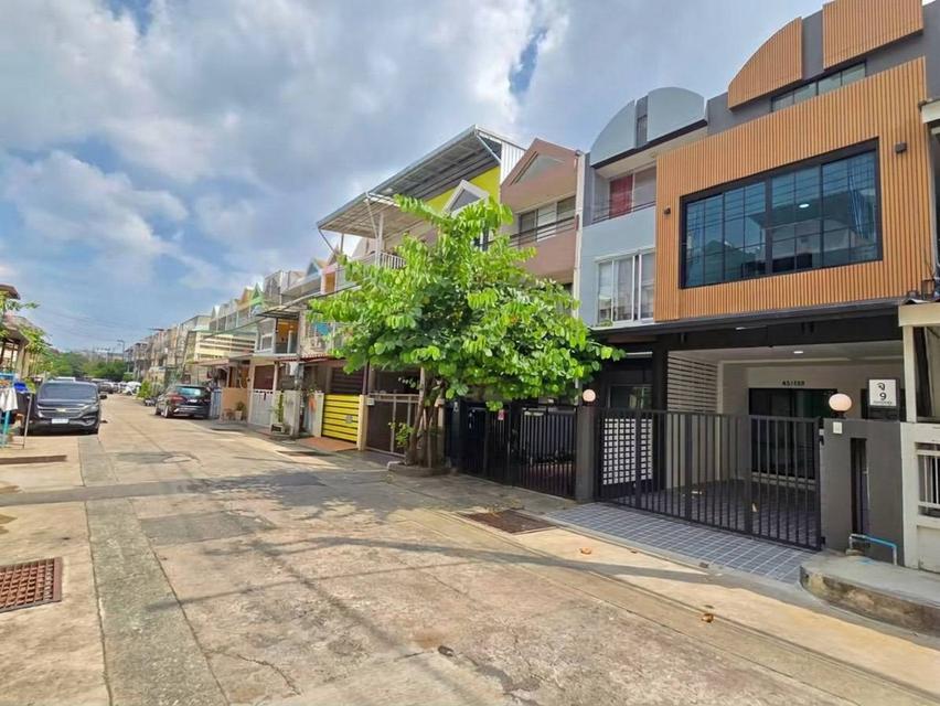 ทาวน์โฮมลาดพร้าวหมู่บ้านซิตี้ทาวน์โฮม 1