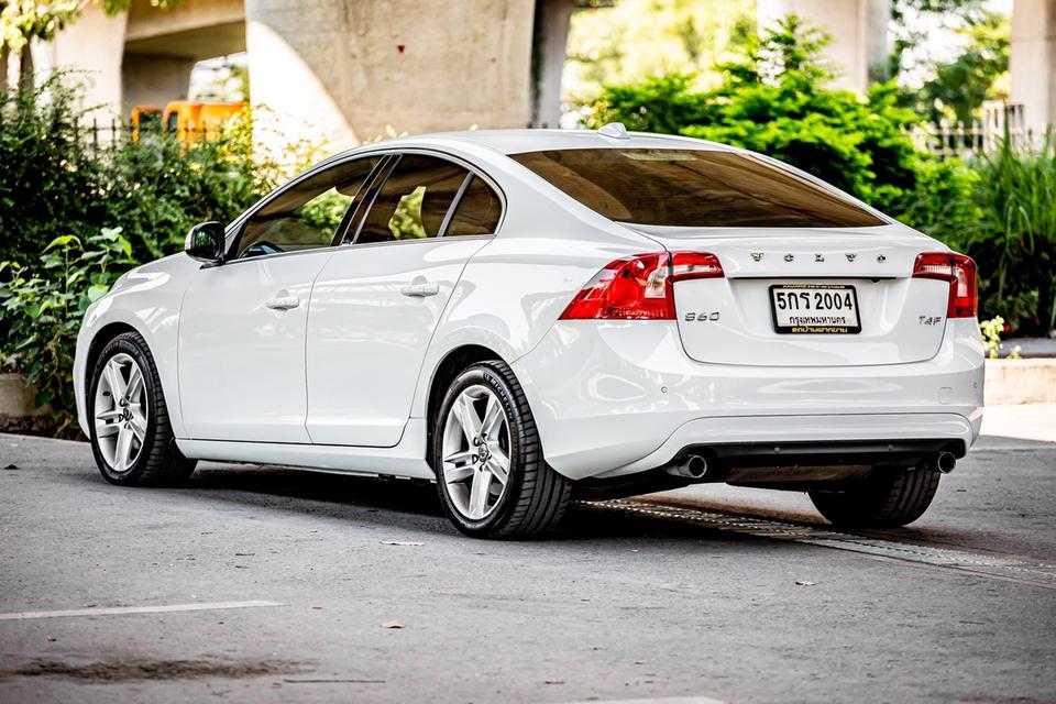 Volvo S60 T4F S ปี 2016 มือเดียวป้ายแดง สวยสภาพดีมากๆ  4