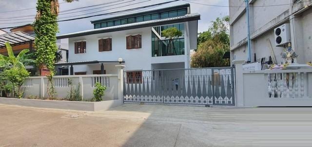 PB5596 ให้เช่าบ้านเดี่ยว 3ห้องนอน 3ห้องน้ำ 2ห้องประชุมขนาดใหญ่ เหมาะทำโฮมออฟฟิศ ย่านโชคชัย4 บ้านพร้อมเครื่องปรับอากาศ มีที่จอดรถ 7คัน 2
