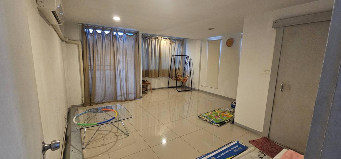 โฮมออฟฟิศ อุดมสุข 50 ตารางวา พื้นที่ใช้สอยทั้งหมด 580 ตารางเมตร ขาย 16 ล้านบาท ให้เช่า 60,000 บาท 17