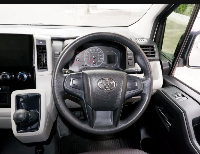 Toyota HIACE 2.8 MT Eco Van 202020 10