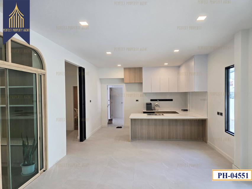 ขายบ้านเดี่ยวหลังใหญ่ เมืองเอก รังสิต จอดรถได้ 8 คัน เหมาะทำโฮมออฟฟิศ ทำเลศักยภาพ รีโนเวทใหม่ทั้งหลัง 8