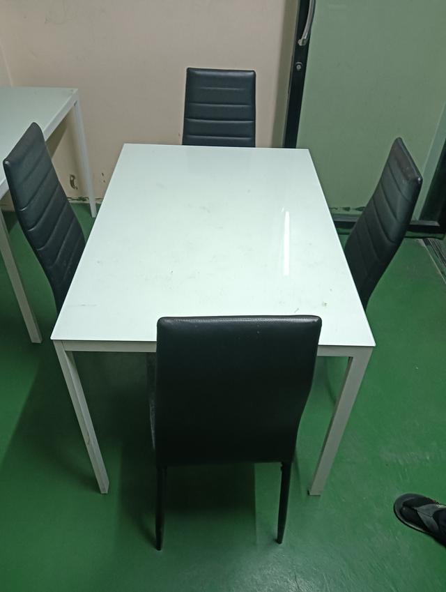 โต๊ะกินข้าวพร้อมเก้าอี้ ราคาชุดละ3500฿เก้าอี้หนังมี2สีดำและสีครีมอย่างละ3ชุดรับทังหมดราคาพิเศษ:0923929386