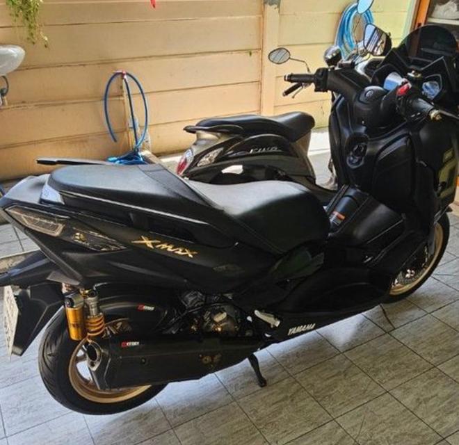 Yamaha XMAX 300 สีดำล้วน 4