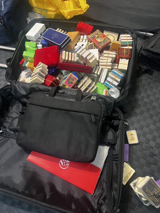 พระเหรียญพระปิดตาต่างมากมาย รูปที่ 2