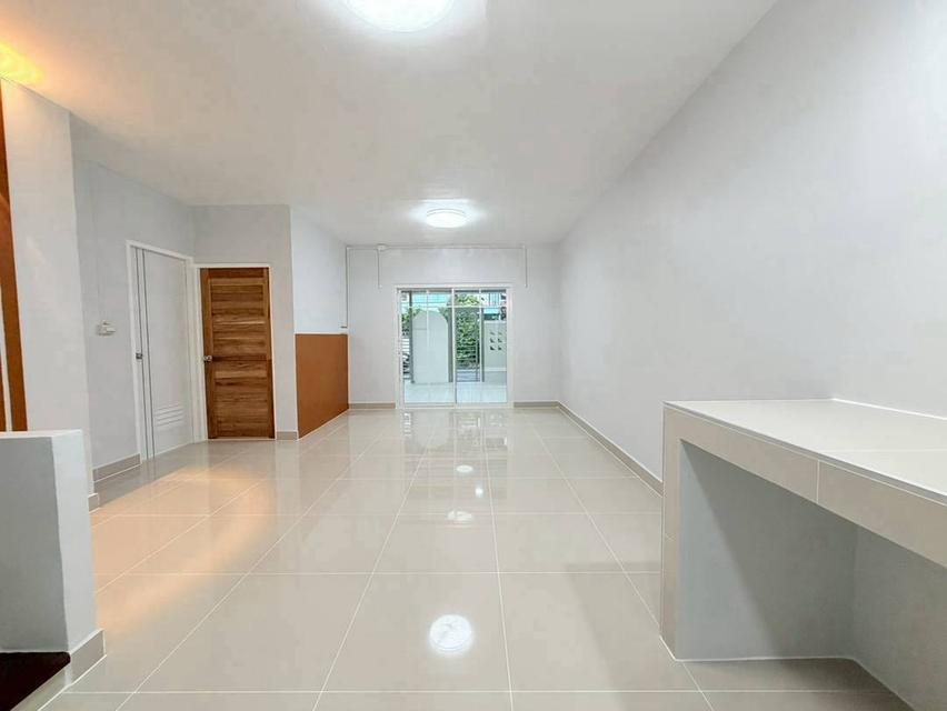 หมู่บ้านพฤกษา3  ถนนวัดลาดปลาดุก บางบัวทอง ทาวน์เฮาส์ 2 ชั้นตกแต่งใหม่พร้อมอยู่ มีระเบียงด้านหน้า บ้านใกล้ตลาด 13