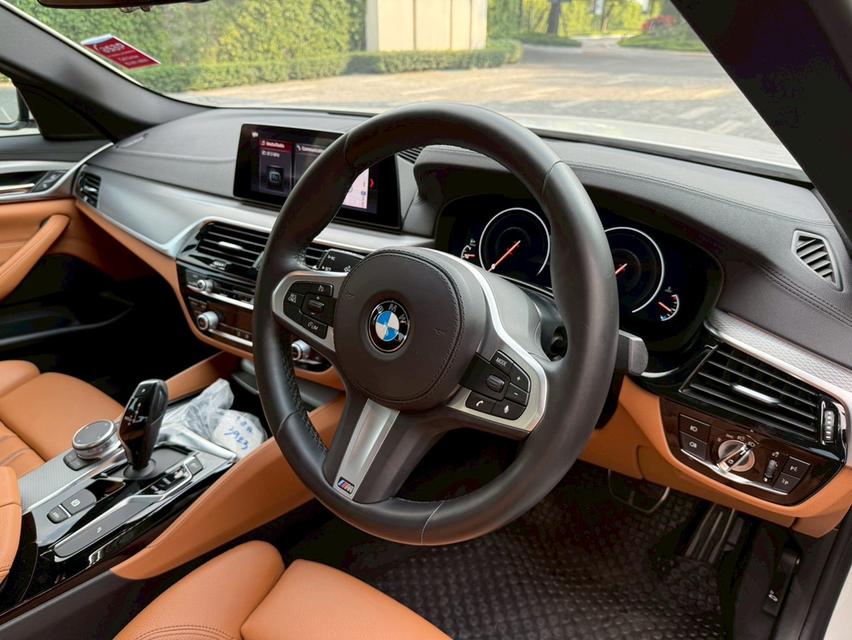 รหัสรถ AP9009 BMW 520 d M-Sport G30  ปี 20 สีขาว ดีเซล 9