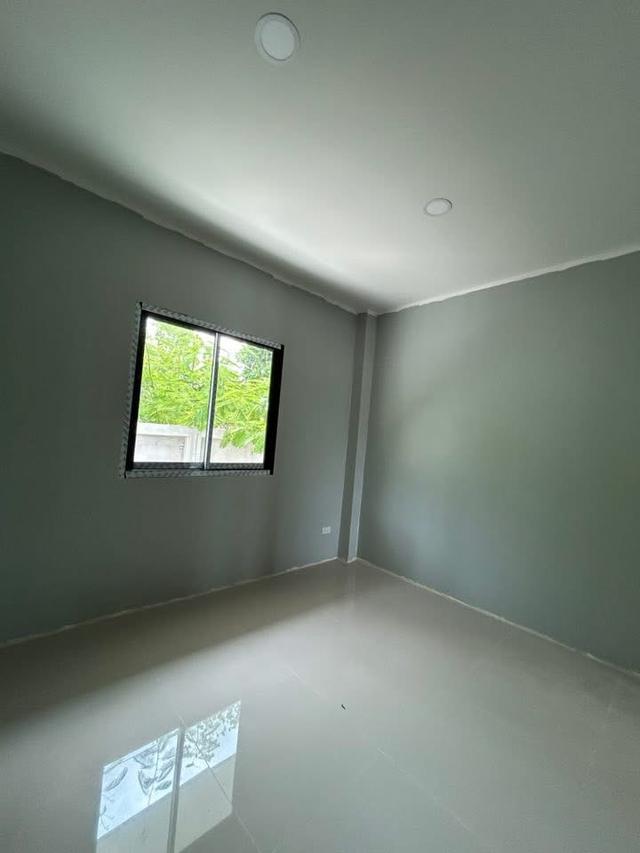 ขายบ้านถูกนครปฐม อำเภอกำแพงแสน เนื้อที่110ตรว. ขนาด3ห้องนอน 2ห้องน้ำ จอดรถได้หลายคัน สงบส่วนตัว หน้าบ้านไม่ติดใคร  2