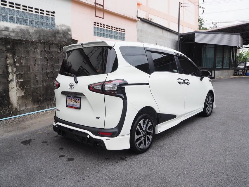 toyota sienta 1.5 v 2022 ขาว 4