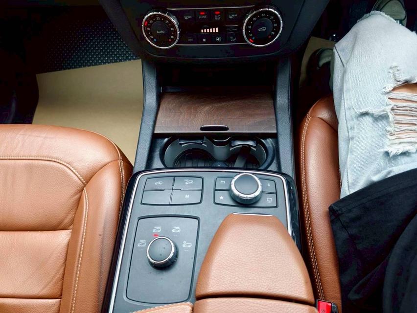 รหัสรถ KPV3833 2018 BENZ GLE-500e  สีดำ 9