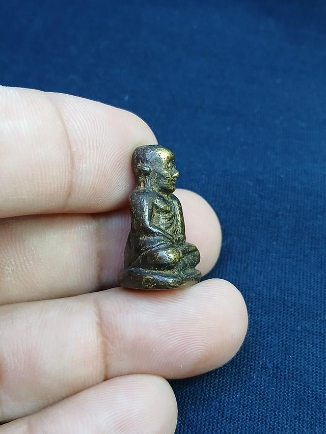 หลวงพ่อเงิน วัดบางคลาน 4