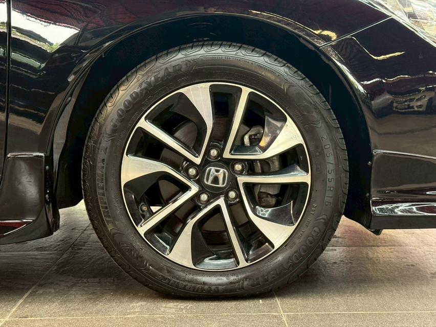 HONDA CIVIC FB 1.8 E Navi ปี2015 รถเก๋งราคาประหยัดสุดๆ รถเดิมๆ สภาพสวย บอกเลยราคานี้คุ้มๆ 14