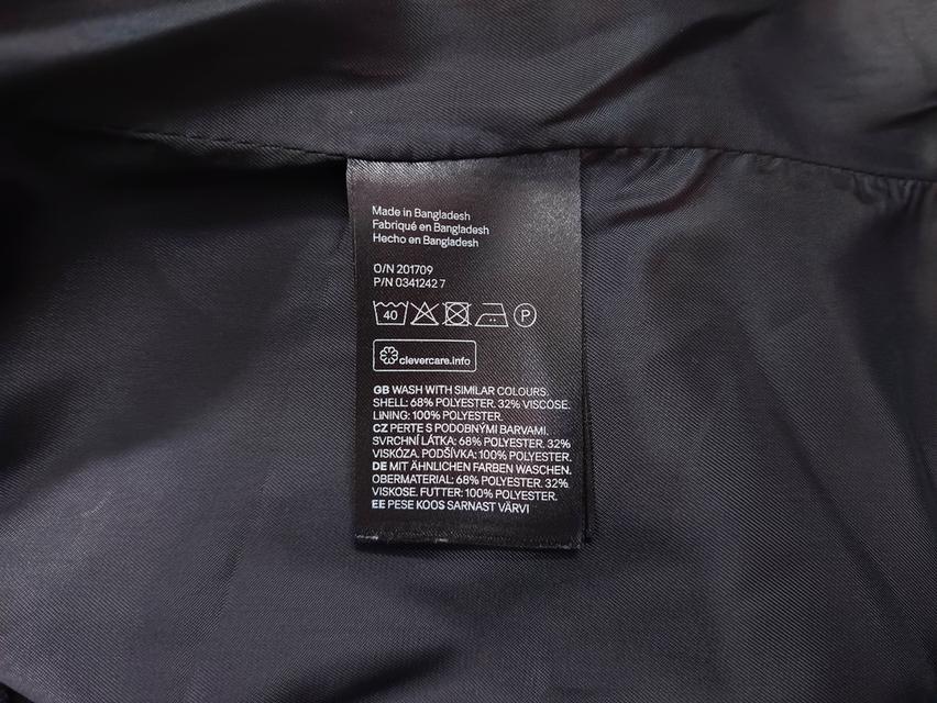 USED H&M - Sleeveless Black Vest | เสื้อกั๊กสีดำ เสื้อคลุม แขนกุด คอวี ผู้ชาย ทรงใหญ่ สีพื้น ปาร์ตี้ แท้ มือสอง