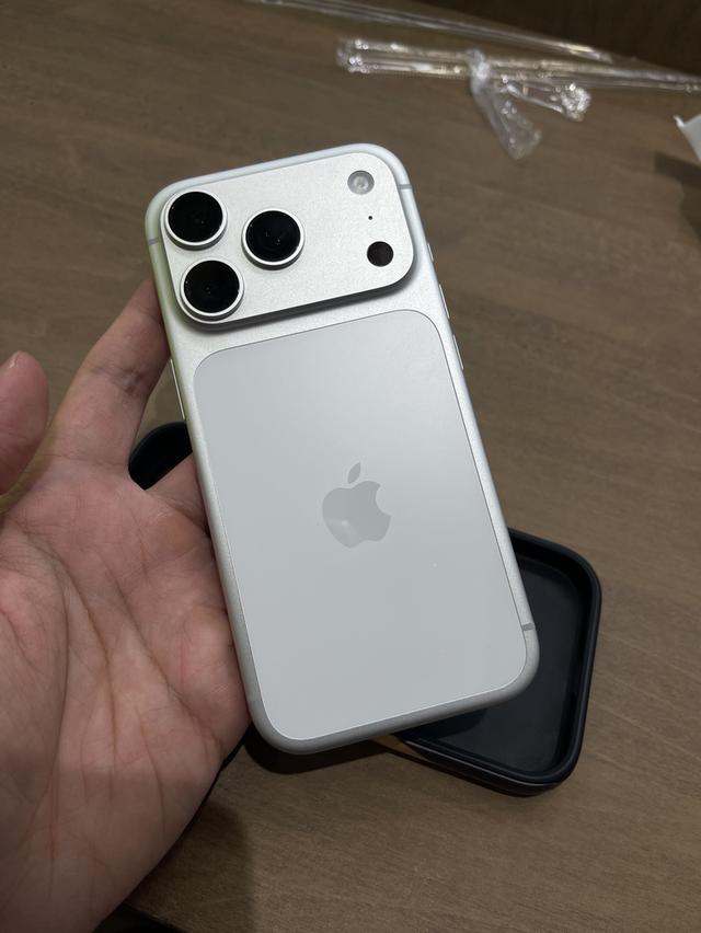 iPhone 17 Pro 256GB สีเงิน เครื่องจีน แบต 100%