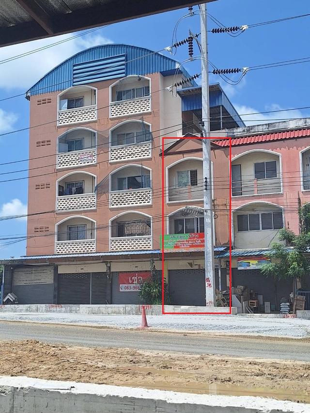 ขายอาคารพาณิชย์ 3 ชั้นพร้อมที่ดินด้านหลัง