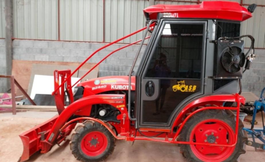 รถตัดอ้อย ยี่ห้อ KUBOTA B2440 รถพร้อมใช้งาน