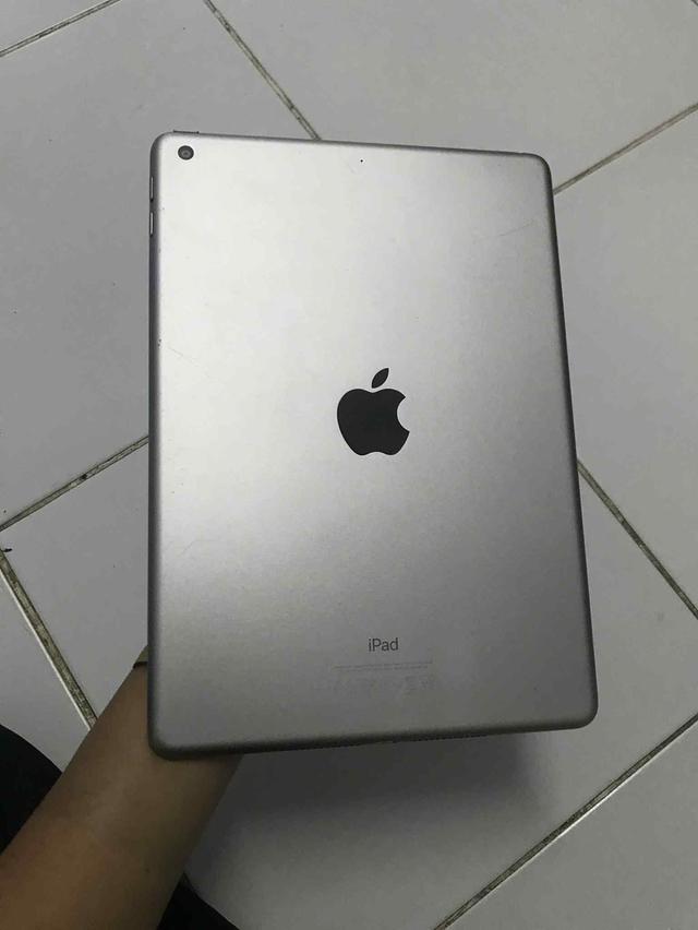 iPad  7