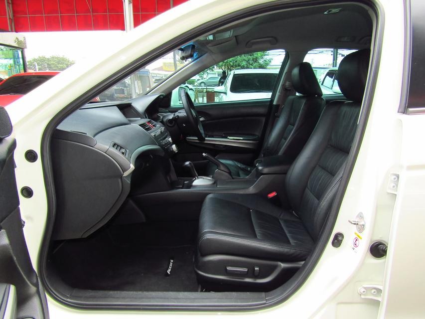 Honda Accord 2.0E 2011 4