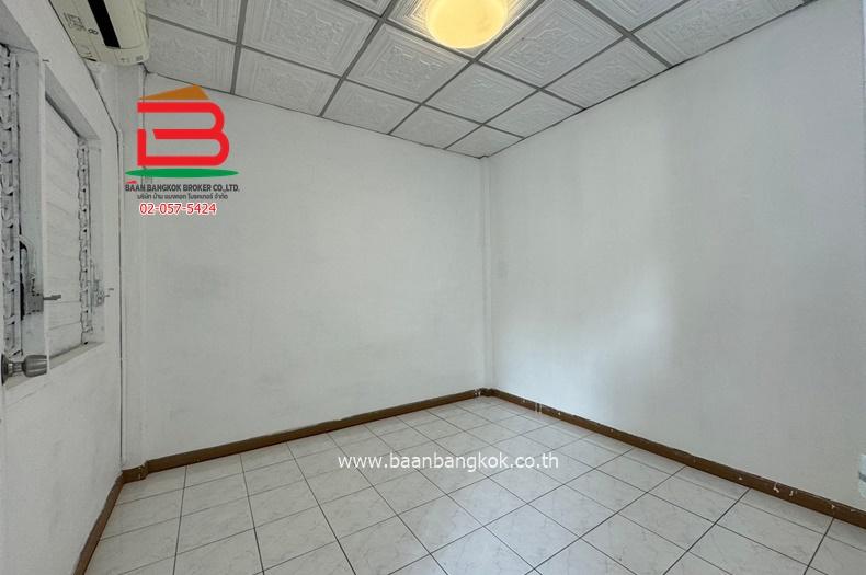 ทาวน์เฮาส์ หลังริม หมู่บ้าน เรือนจินตหรา เนื้อที่ 21 ตรว. ถนนวิภาวดีรังสิต แขวงตลาดบางเขน เขตดอนเมือง กรุงเทพฯ 9