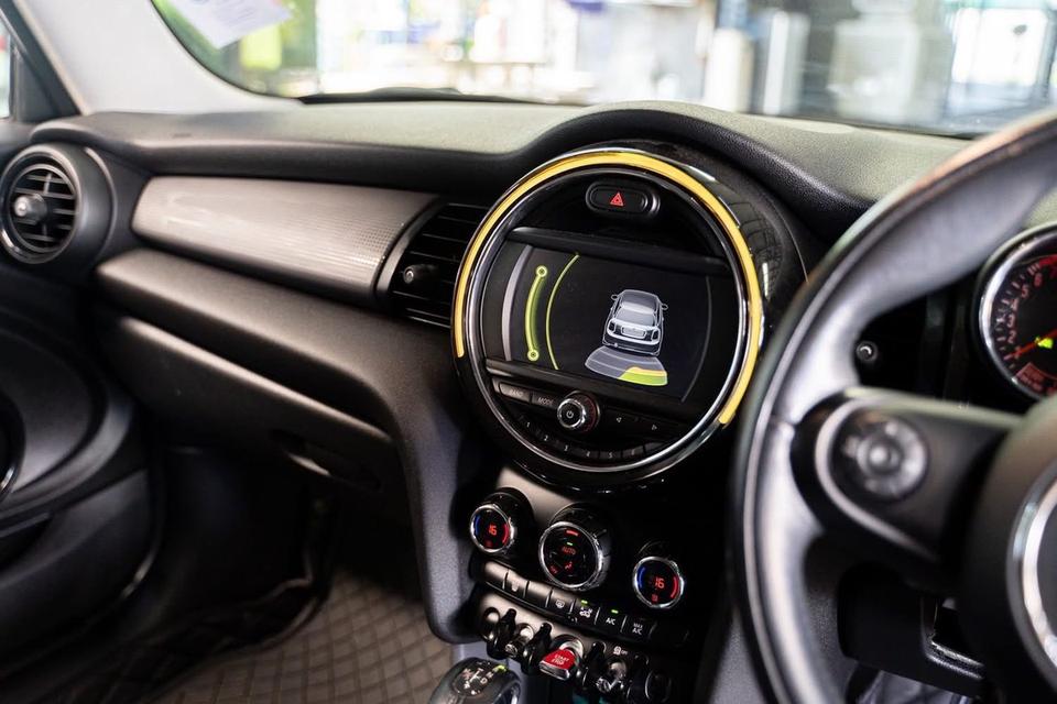 MINI F56 Cooper 1.5   ปี 2015 ไมล์ 52,000 km ประวัติการเซอร์วิสศูนย์ BMW ตลอด 7