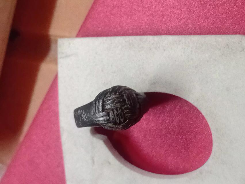 แหวนตะกร้อ หลวงพ่อขวัญ วัดบ้านไร่ "รุ่นฉลองอายุ ๙๗ ปี" เนื้อนวโลหะเข้มขลัง จารมือโบราณ (นิยม)