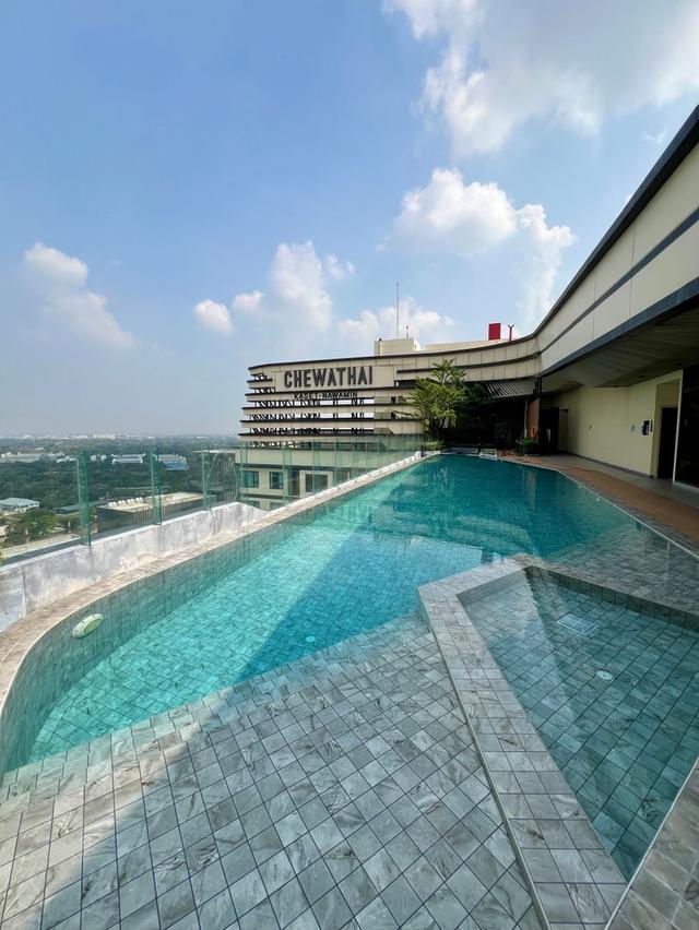 For Sale ด่วนขายคอนโด ชีวาทัย เกษตร-นวมินทร์ ( Chewathai Kaset–Nawamin )เฟอร์ฯ+ เครื่องใช้ไฟฟ้าครบ พร้อมอยู่ เปลี่ยนพื้นใหม่ทั้งห้อง ใกล้รถไฟฟ้า BTS เ 11